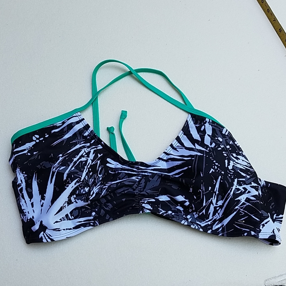 NWT FABLETICS Claire bikini top